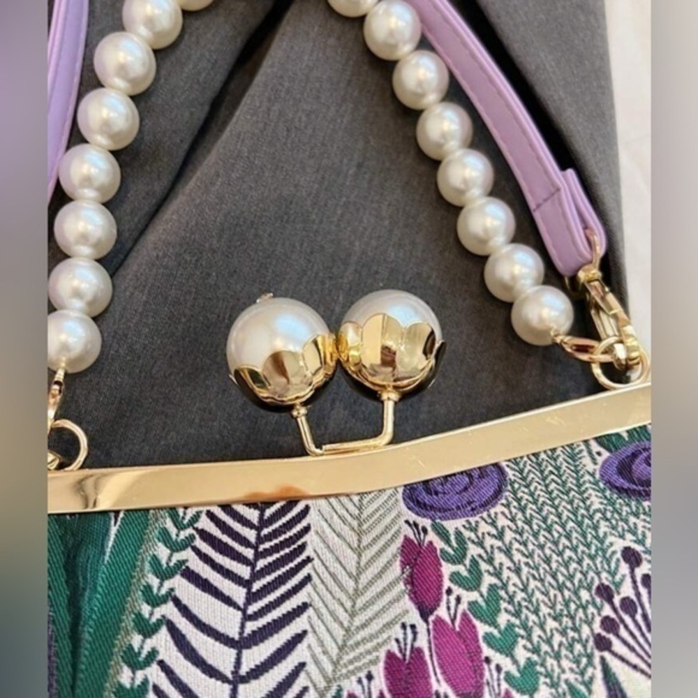 ✨NEW✨ Clip-On Chinese Shoulder Crossbody purse Pearl Chain - embroidered floral - Picture 7 of 8